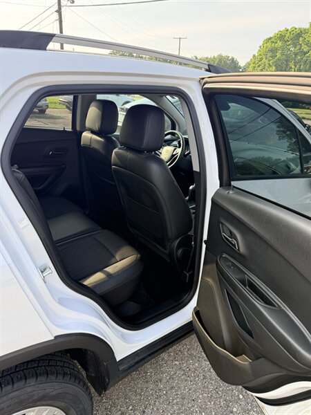 2021 Chevrolet Trax LT - Photo 13 - Elkhart, IN 46514