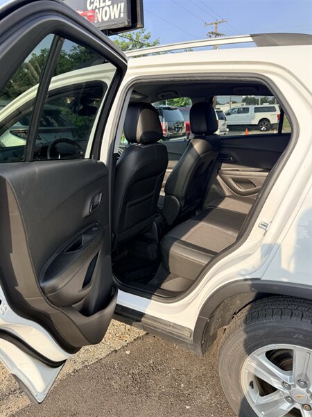 2021 Chevrolet Trax LT - Photo 10 - Elkhart, IN 46514