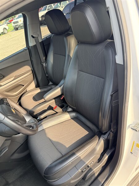2021 Chevrolet Trax LT - Photo 9 - Elkhart, IN 46514