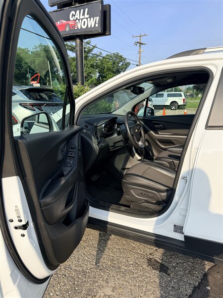 2021 Chevrolet Trax LT - Photo 8 - Elkhart, IN 46514