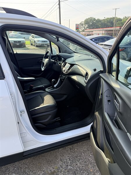 2021 Chevrolet Trax LT - Photo 14 - Elkhart, IN 46514