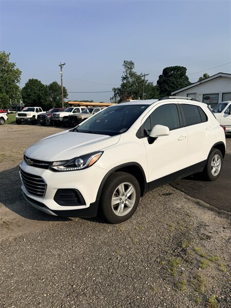 2021 Chevrolet Trax LT - Photo 2 - Elkhart, IN 46514