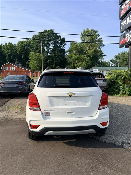 2021 Chevrolet Trax LT - Photo 4 - Elkhart, IN 46514