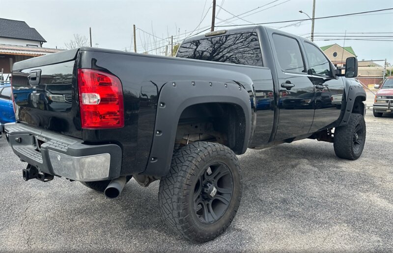 2011 Chevrolet Silverado 2500 LTZ - Photo 6 - Elkhart, IN 46514