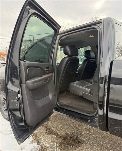 2011 Chevrolet Silverado 2500 LTZ - Photo 24 - Elkhart, IN 46514