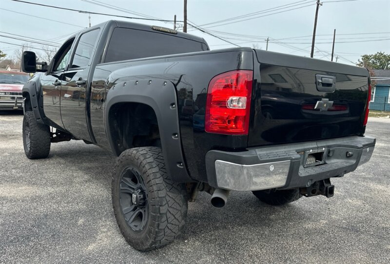 2011 Chevrolet Silverado 2500 LTZ - Photo 4 - Elkhart, IN 46514