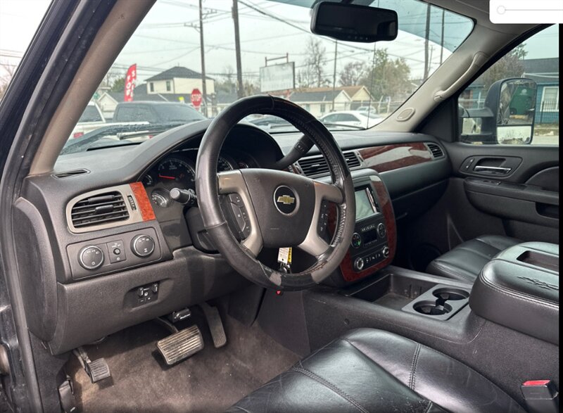 2011 Chevrolet Silverado 2500 LTZ - Photo 8 - Elkhart, IN 46514