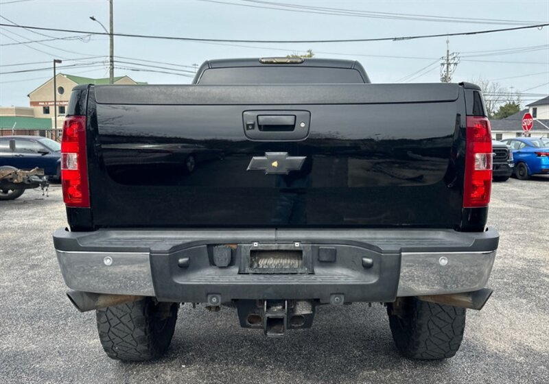 2011 Chevrolet Silverado 2500 LTZ - Photo 5 - Elkhart, IN 46514