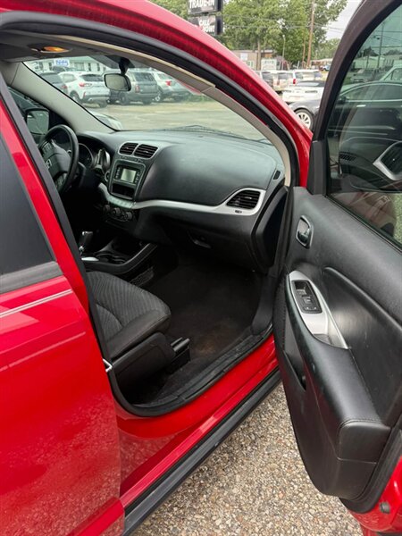 2015 Dodge Journey SE - Photo 13 - Elkhart, IN 46514