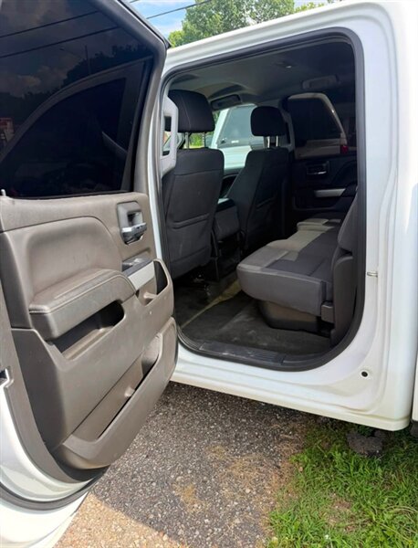 2018 Chevrolet Silverado 1500 LT - Photo 11 - Elkhart, IN 46514