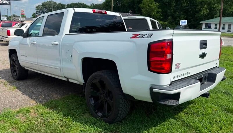 2018 Chevrolet Silverado 1500 LT - Photo 3 - Elkhart, IN 46514