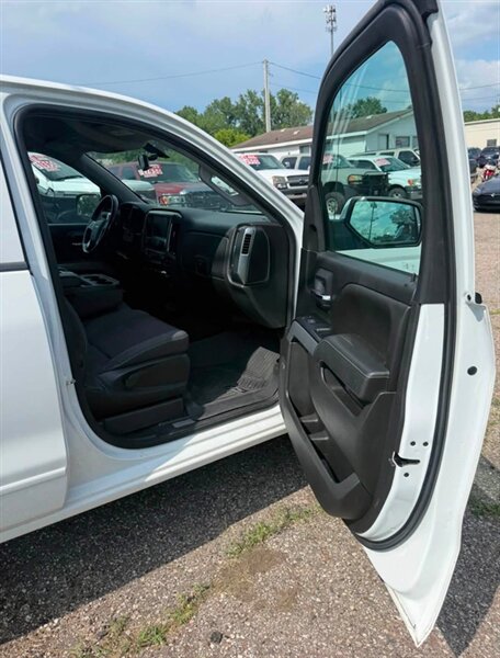 2018 Chevrolet Silverado 1500 LT - Photo 9 - Elkhart, IN 46514