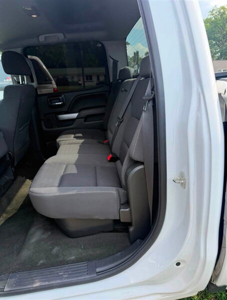 2018 Chevrolet Silverado 1500 LT - Photo 10 - Elkhart, IN 46514