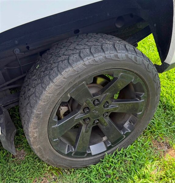 2018 Chevrolet Silverado 1500 LT - Photo 17 - Elkhart, IN 46514