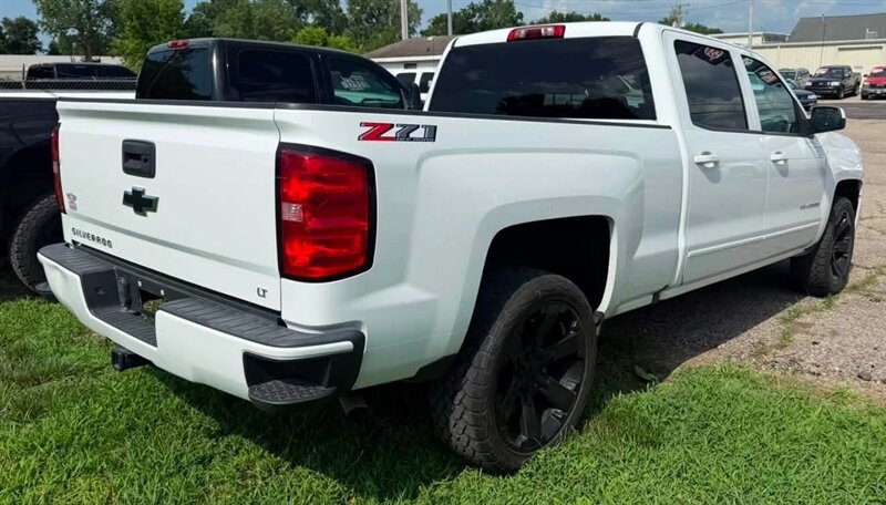 2018 Chevrolet Silverado 1500 LT - Photo 4 - Elkhart, IN 46514