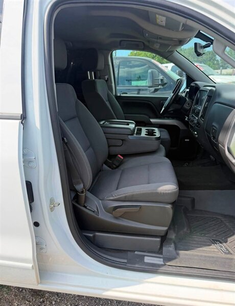 2018 Chevrolet Silverado 1500 LT - Photo 12 - Elkhart, IN 46514