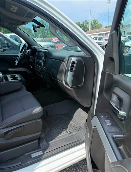2018 Chevrolet Silverado 1500 LT - Photo 13 - Elkhart, IN 46514