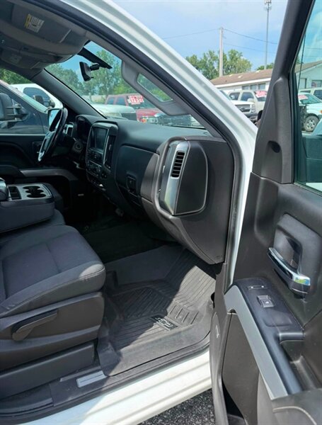 2018 Chevrolet Silverado 1500 LT - Photo 14 - Elkhart, IN 46514