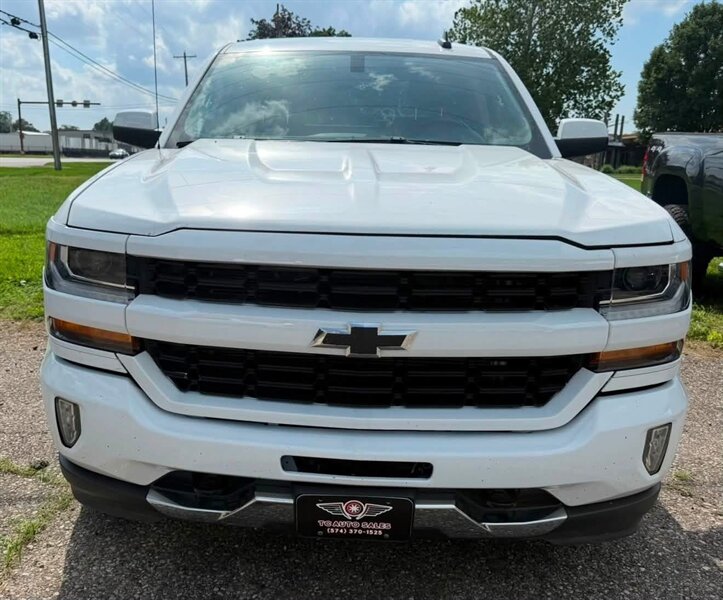 2018 Chevrolet Silverado 1500 LT - Photo 2 - Elkhart, IN 46514