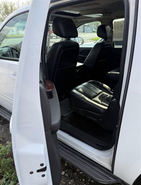 2012 Chevrolet Suburban LT - Photo 22 - Elkhart, IN 46514