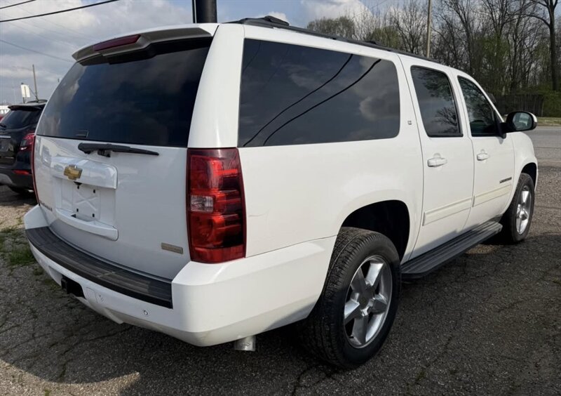 2012 Chevrolet Suburban LT - Photo 20 - Elkhart, IN 46514
