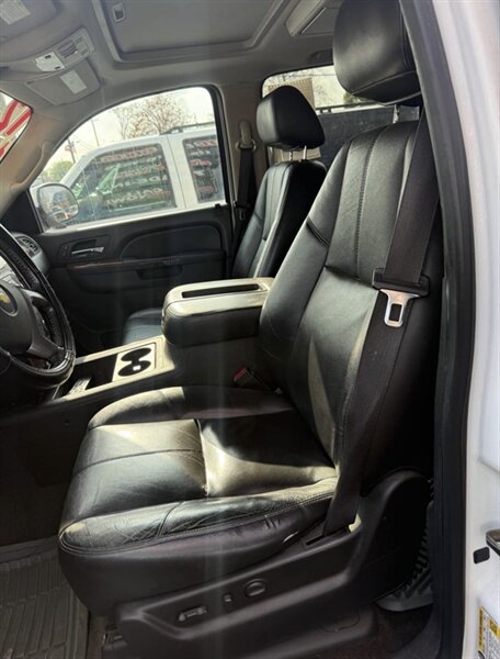 2012 Chevrolet Suburban LT - Photo 21 - Elkhart, IN 46514