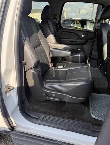 2012 Chevrolet Suburban LT - Photo 33 - Elkhart, IN 46514