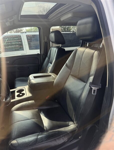 2012 Chevrolet Suburban LT - Photo 24 - Elkhart, IN 46514