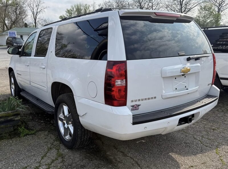 2012 Chevrolet Suburban LT - Photo 17 - Elkhart, IN 46514