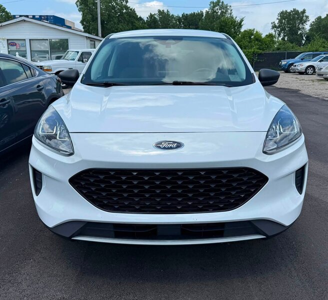 2022 Ford Escape Hybrid SE - Photo 3 - Elkhart, IN 46514