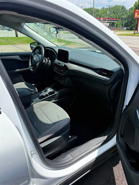 2022 Ford Escape Hybrid SE - Photo 11 - Elkhart, IN 46514