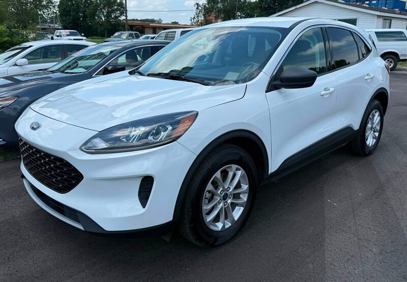 2022 Ford Escape Hybrid SE - Photo 2 - Elkhart, IN 46514