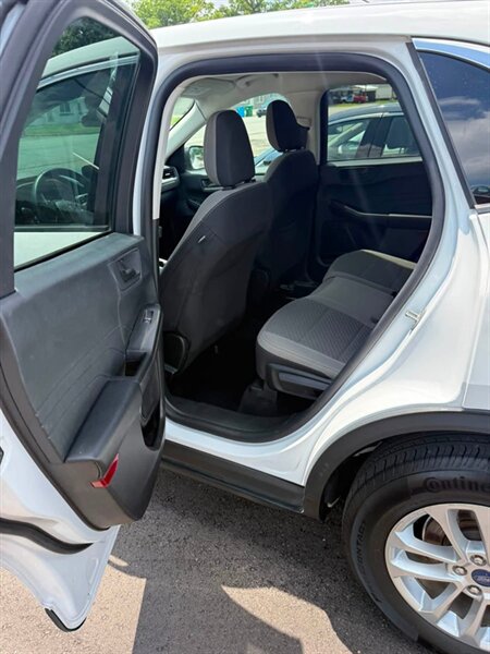 2022 Ford Escape Hybrid SE - Photo 10 - Elkhart, IN 46514