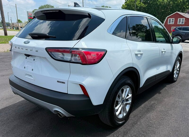 2022 Ford Escape Hybrid SE - Photo 5 - Elkhart, IN 46514
