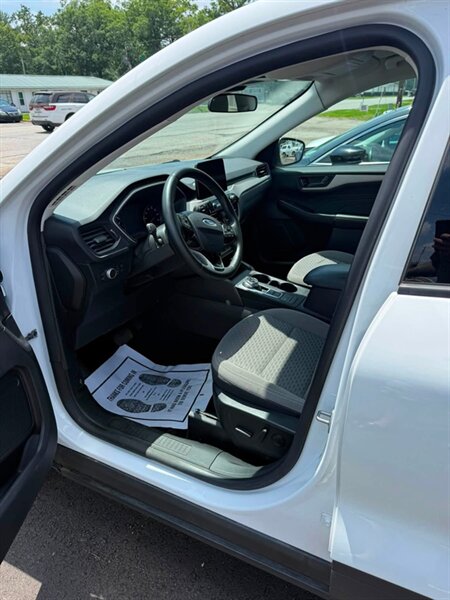 2022 Ford Escape Hybrid SE - Photo 7 - Elkhart, IN 46514