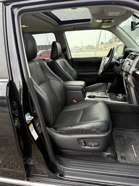2014 Toyota 4Runner Limited - Photo 18 - Elkhart, IN 46514
