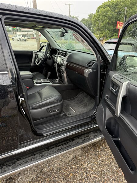 2014 Toyota 4Runner Limited - Photo 17 - Elkhart, IN 46514
