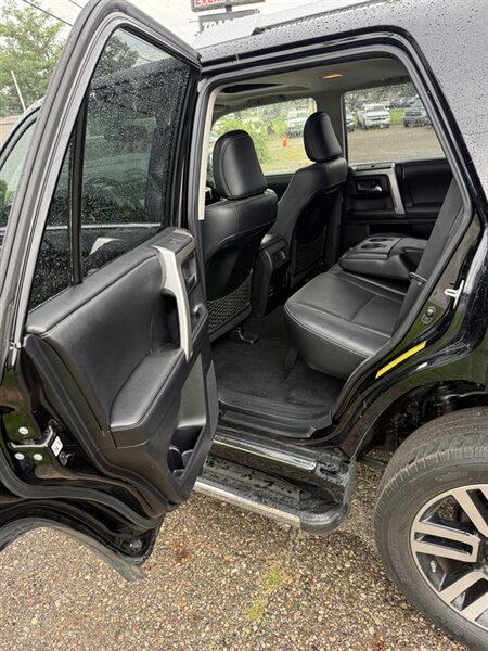 2014 Toyota 4Runner Limited - Photo 15 - Elkhart, IN 46514