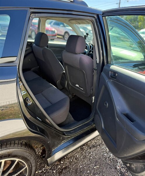 2007 Pontiac Vibe - Photo 14 - Elkhart, IN 46514