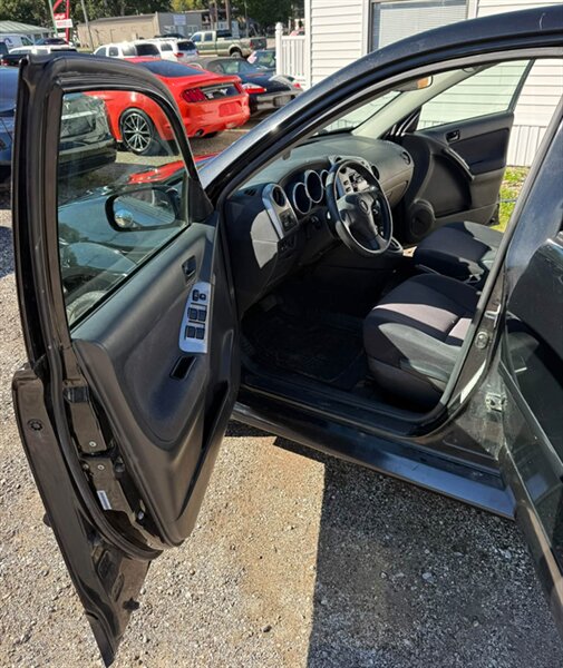 2007 Pontiac Vibe - Photo 3 - Elkhart, IN 46514