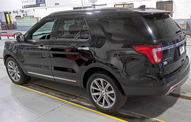 2016 Ford Explorer Limited - Photo 3 - Elkhart, IN 46514