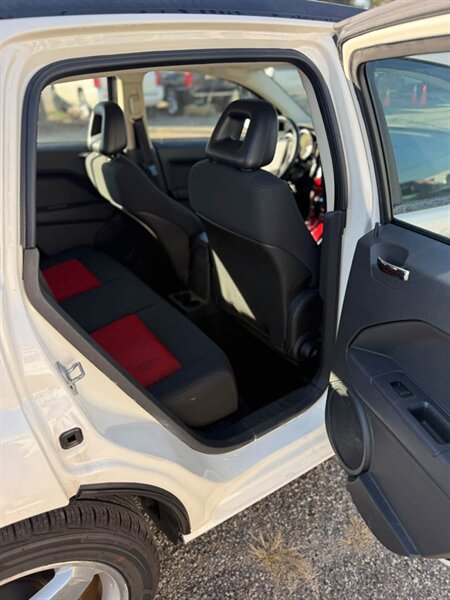 2009 Dodge Caliber R/T - Photo 15 - Elkhart, IN 46514