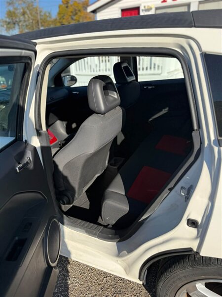 2009 Dodge Caliber R/T - Photo 7 - Elkhart, IN 46514
