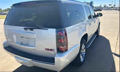 2011 GMC Yukon XL Denali   - Photo 2 - Elkhart, IN 46514