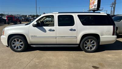 2011 GMC Yukon XL Denali   - Photo 3 - Elkhart, IN 46514