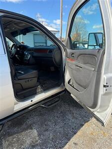 2011 Chevrolet Silverado 3500 LTZ   - Photo 25 - Elkhart, IN 46514