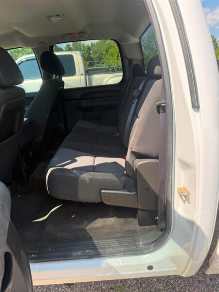 2013 Chevrolet Silverado 2500 LT - Photo 12 - Elkhart, IN 46514