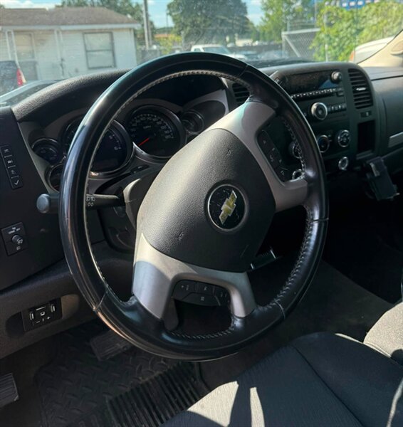 2013 Chevrolet Silverado 2500 LT - Photo 9 - Elkhart, IN 46514