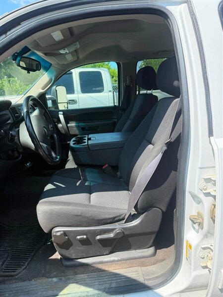 2013 Chevrolet Silverado 2500 LT - Photo 10 - Elkhart, IN 46514