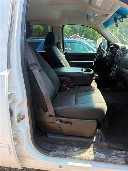 2013 Chevrolet Silverado 2500 LT - Photo 13 - Elkhart, IN 46514